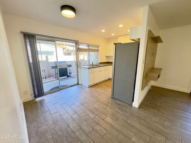 Foto del edificio - 1021 W Mission Ln