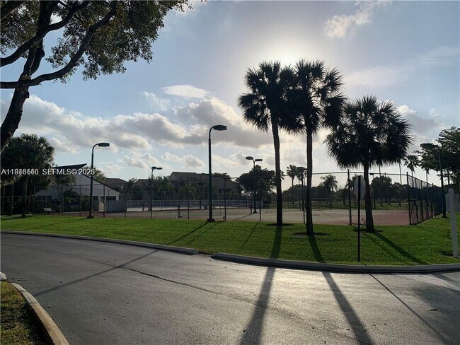 Foto del edificio - 16171 Blatt Blvd