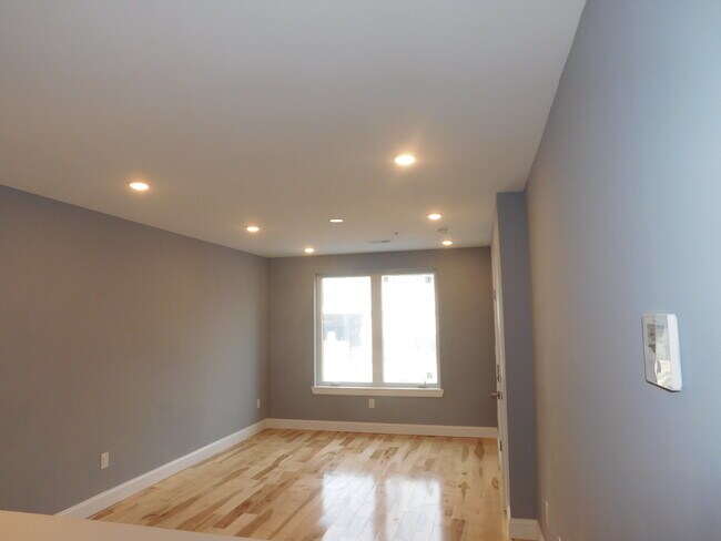 Building Photo - 751 S 17th St