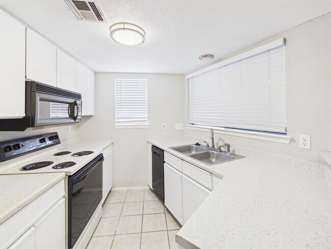 Foto del edificio - 2500 Burleson Rd