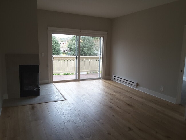 Building Photo - Newly Remodeled Condo Unit - Pet Friendly