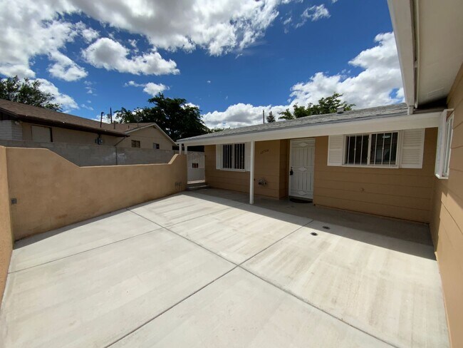 Foto del edificio - 4 Bedroom Single Story Home Available Near...