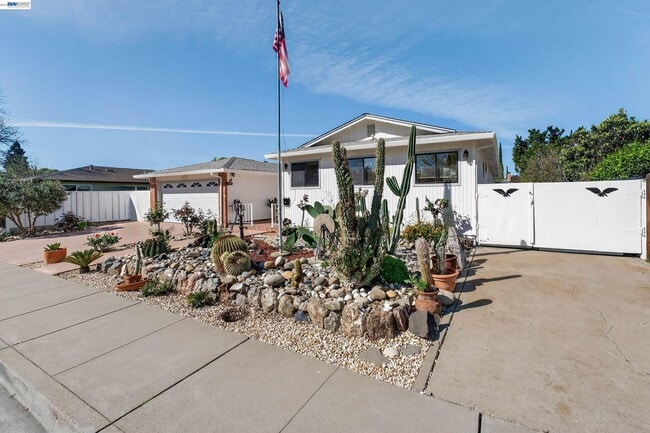 Building Photo - 1450 Kolln St