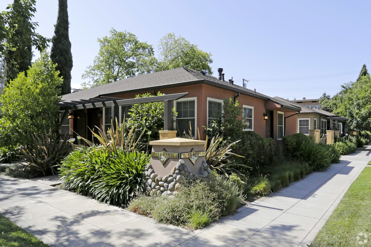 Primary Photo - Plaza 26