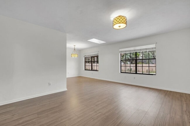 Building Photo - 4819 Heathe Dr