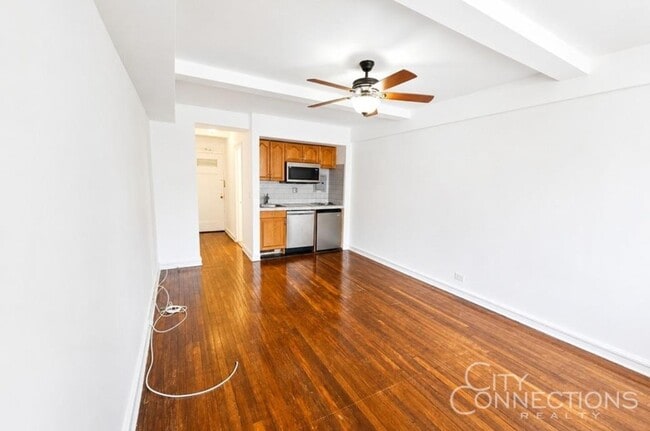 Foto del edificio - 320 E 42nd St