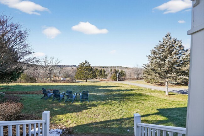 Foto del edificio - 12 Taghkanic Churchtown Rd