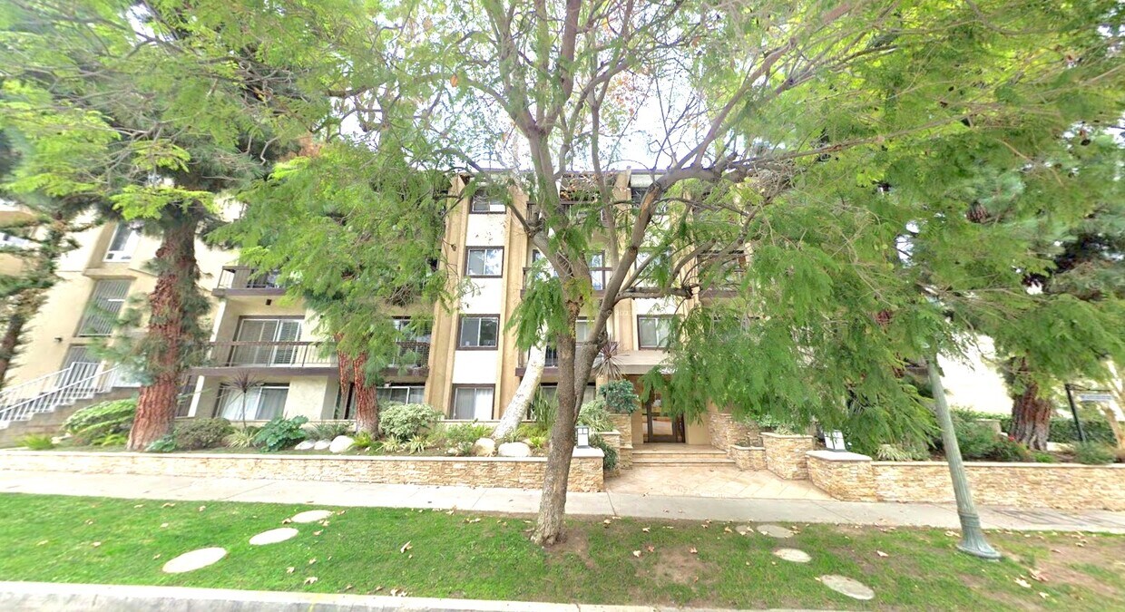 Primary Photo - 440 Veteran Ave