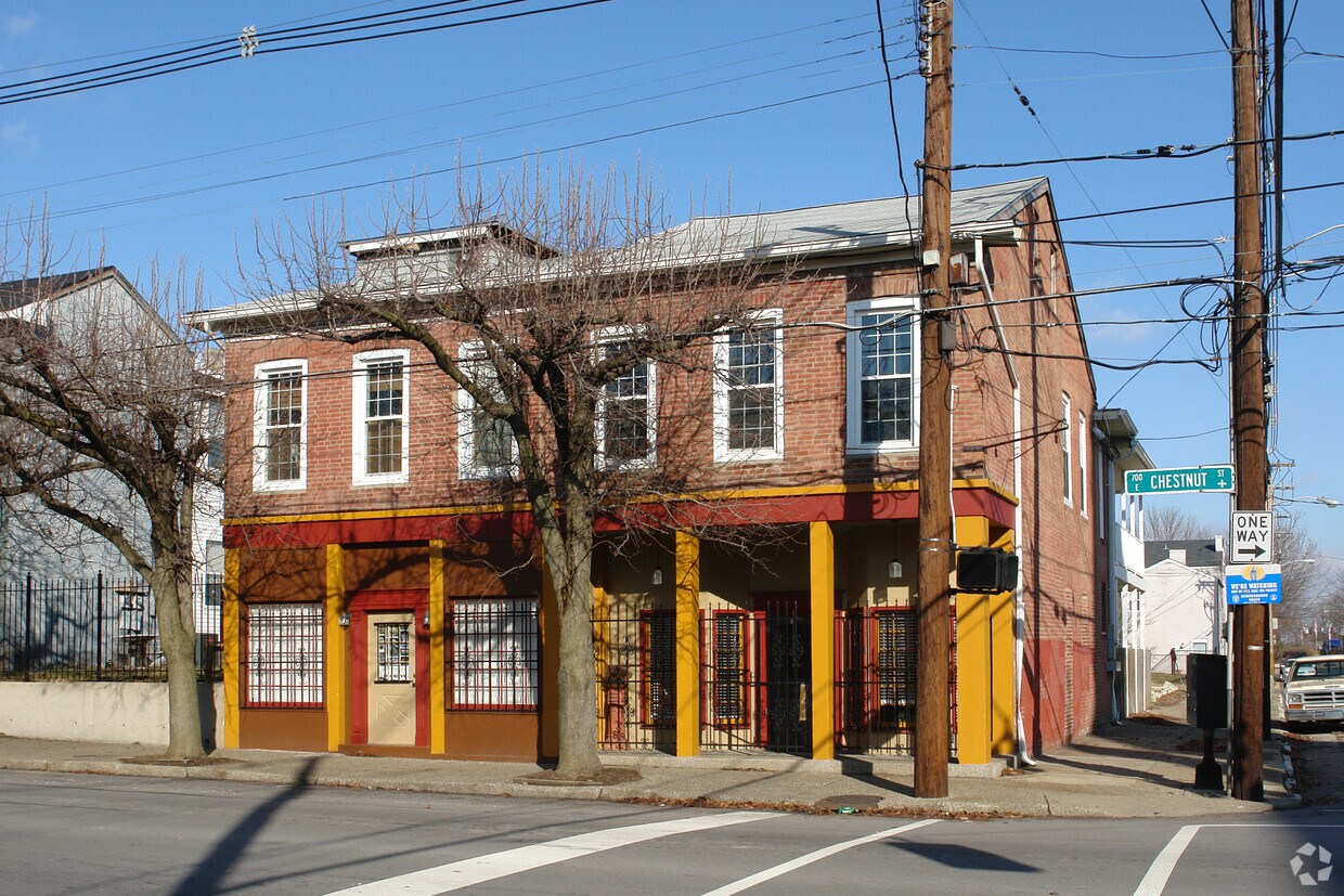 Primary Photo - 741 E Chestnut St