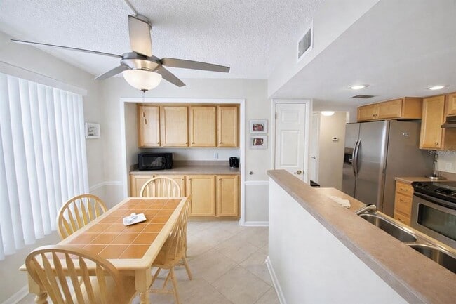 Building Photo - 2617 Cove Cay Dr