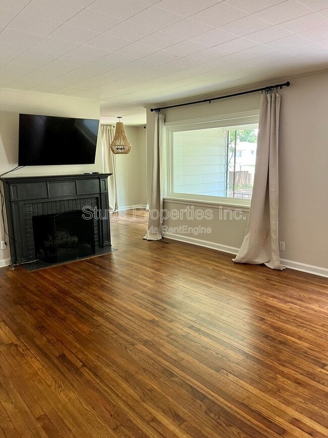 Building Photo - 1813 Tune Ave