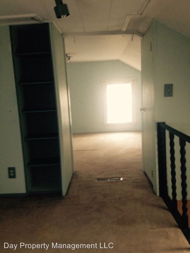 Foto del edificio - 3 br, 1 bath Apartment - 312 N Division St.