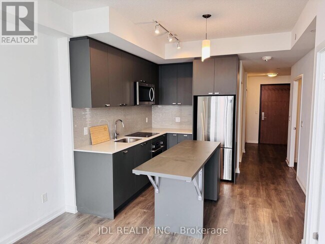 Building Photo - 56 Forest Manor Rd