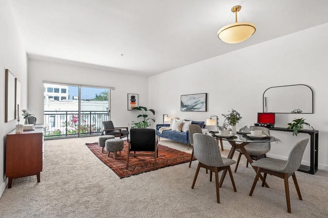 Building Photo - "Chic 1-Bedroom Furnished Apartment with G...