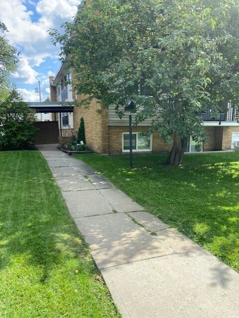 Building Photo - Affordable Living Near NAIT & Kingsway Mall – Rent Today!