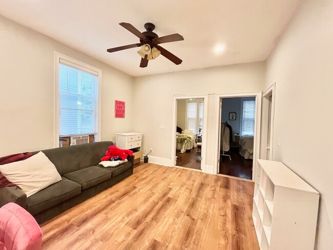 Building Photo - 719 Parker St