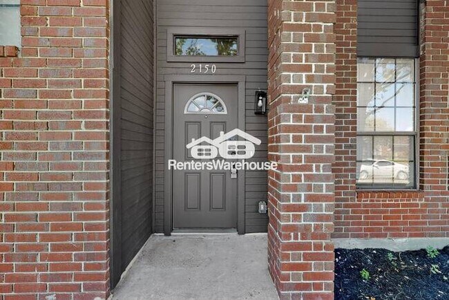 Building Photo - MOVE IN READY Rare Carrollton Home