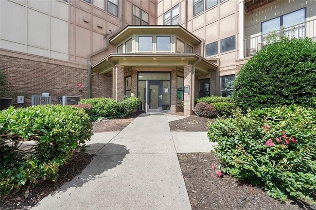 Building Photo - 898 Oak St SW