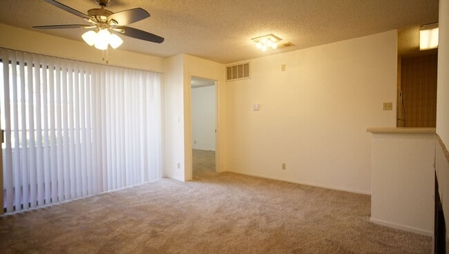 Foto del edificio - Charming 1/1 in Gated Community