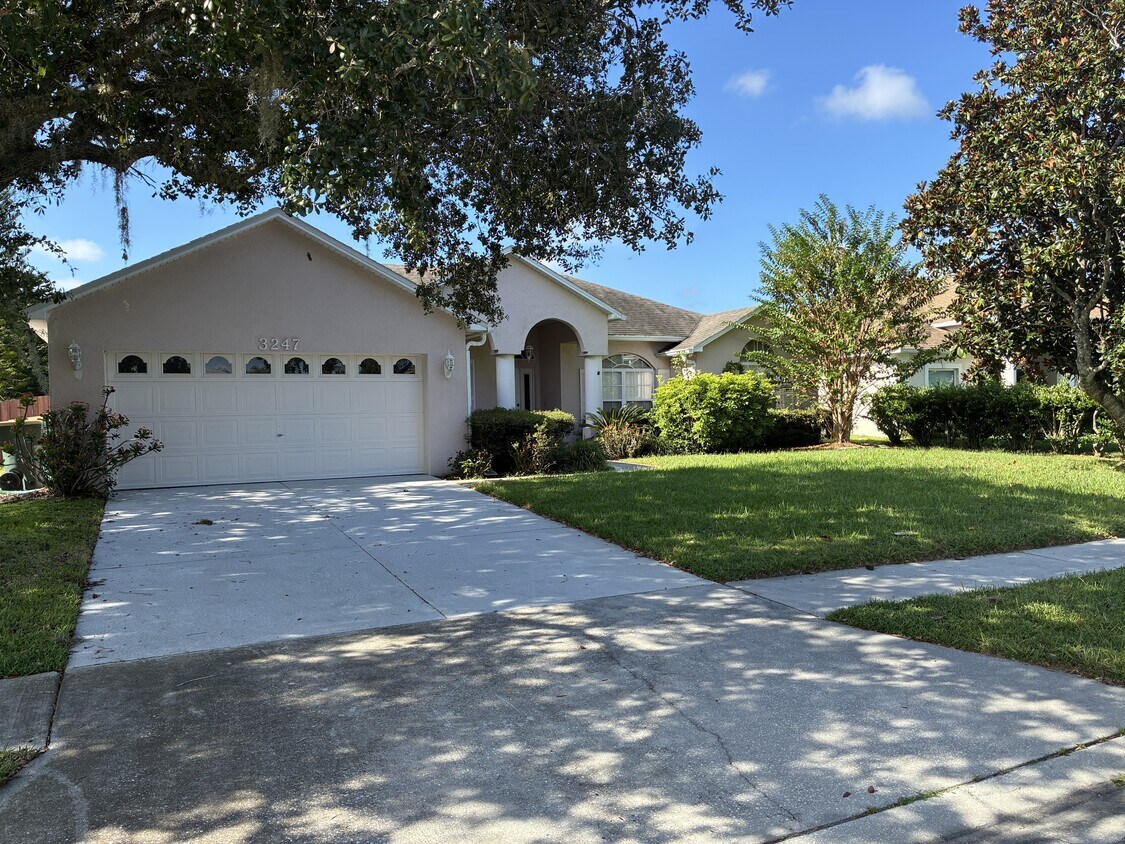 Foto principal - 3247 Countryside View Dr