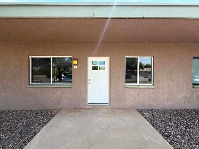 Building Photo - 1518 E Hedrick Dr