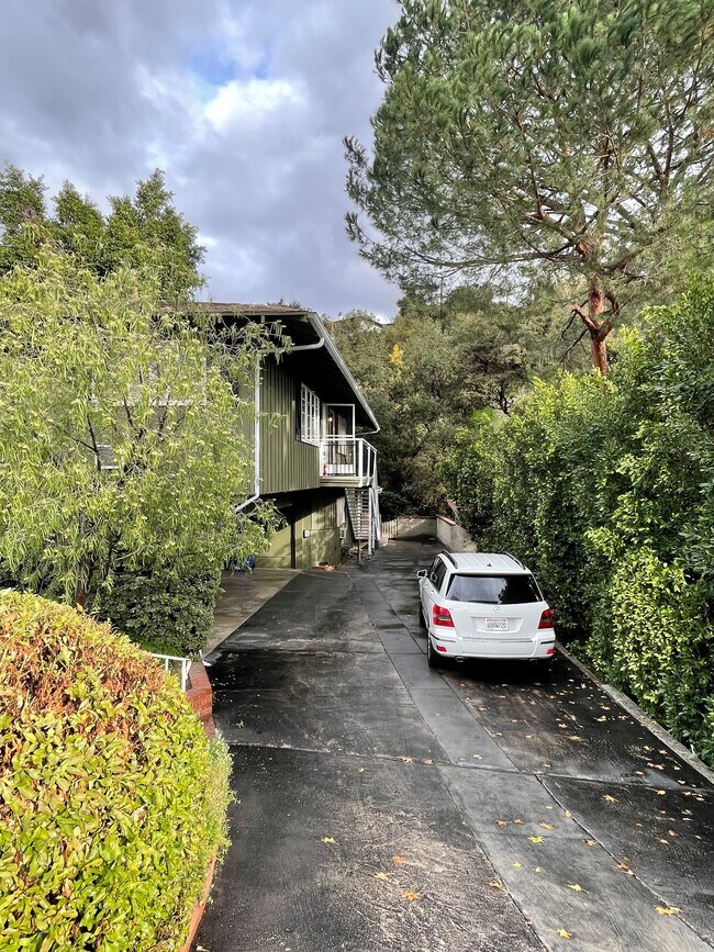 Driveway and carport - 3918 Park Pl