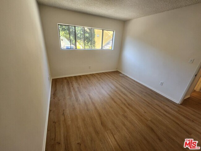 Foto del edificio - 7511 Norton Ave