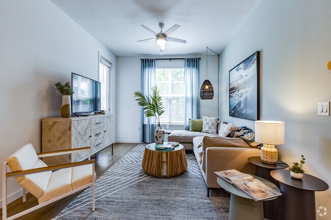1 BR, 1 BA - 727 SF - Jefferson Lake Howell