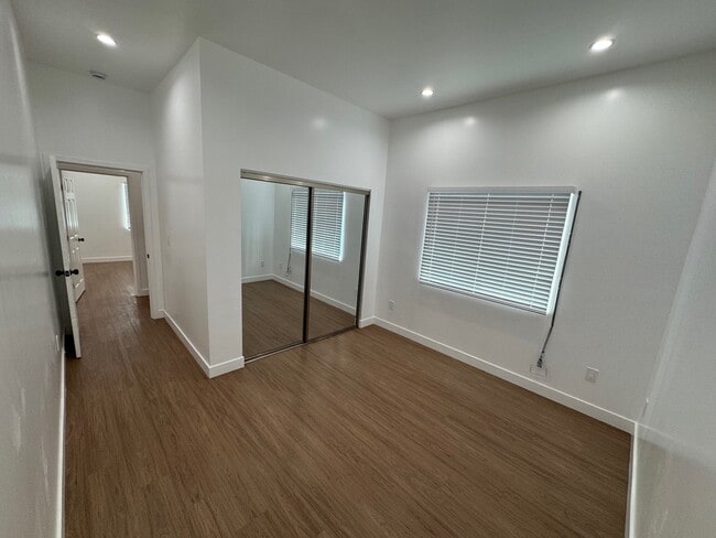 Foto del edificio - 9525 1/2 Juniper St