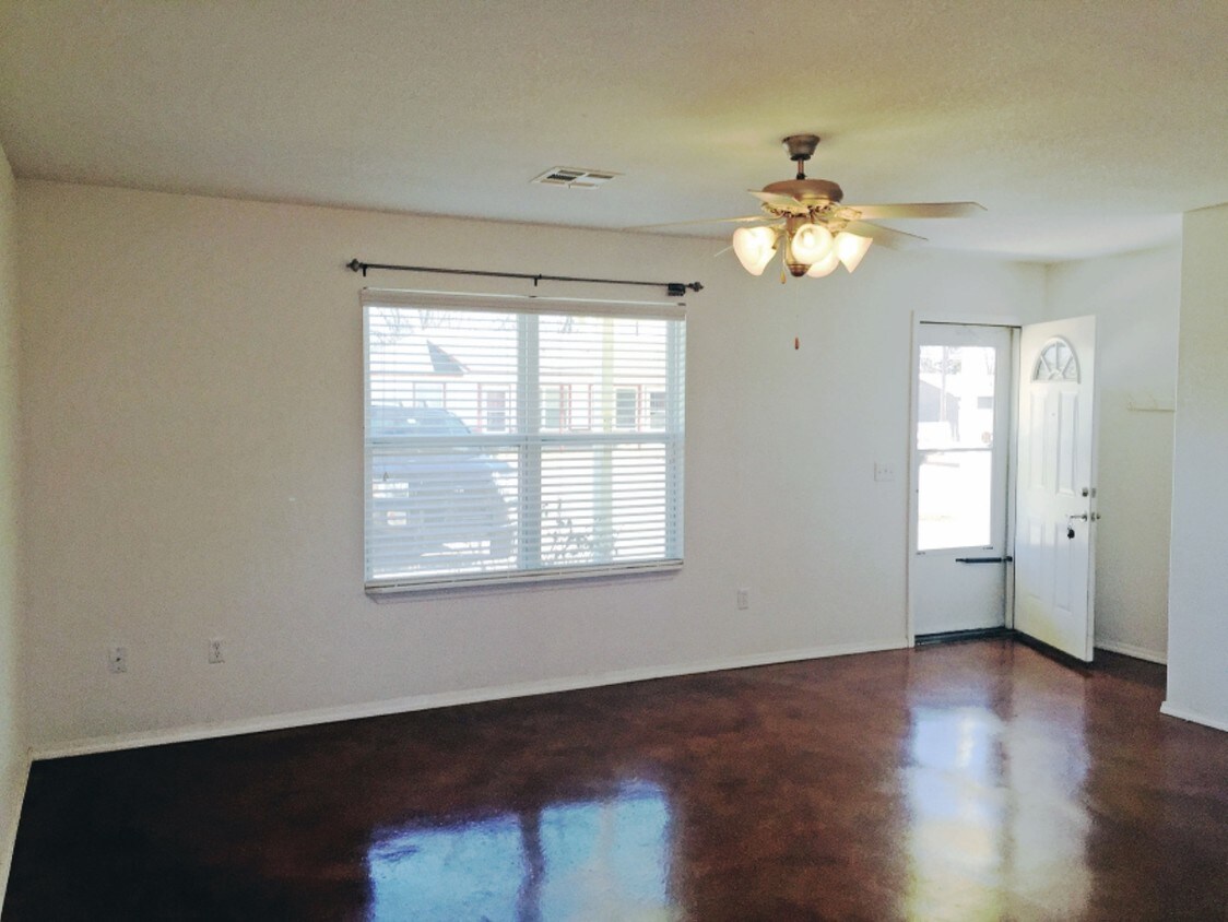 Foto del interior - 325 W Blair St