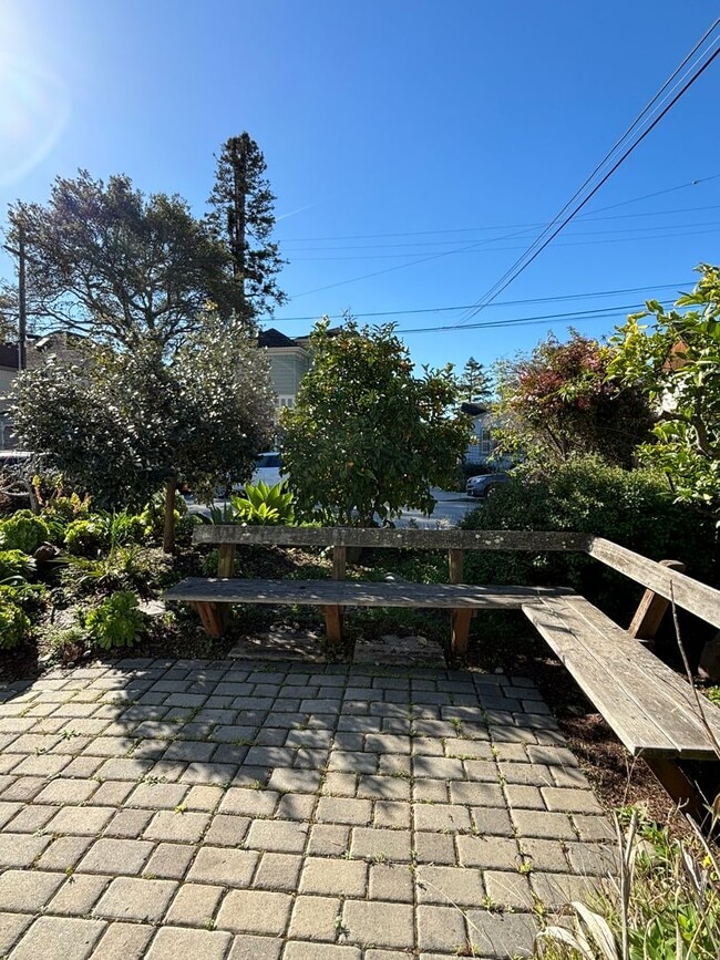Building Photo - COMING SOON-Charming 3-Bed, 2.5-Bath Seabr...