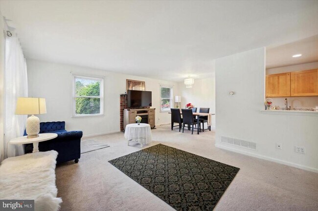 Foto del edificio - 282 Stone Ridge Dr