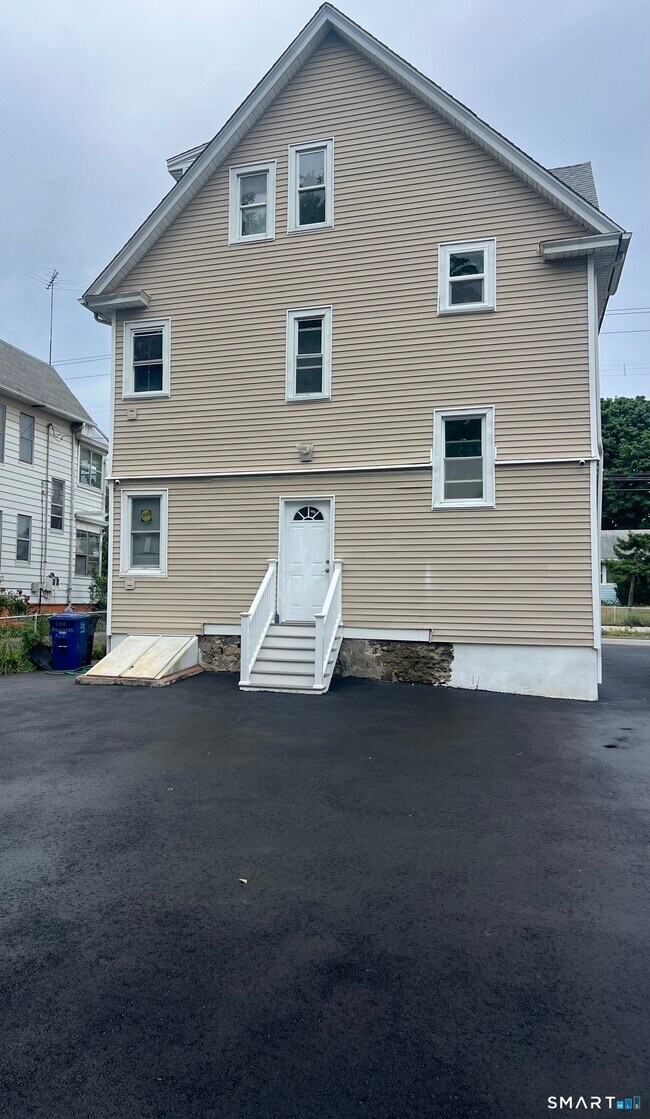 Foto del edificio - 137 Hollister Ave