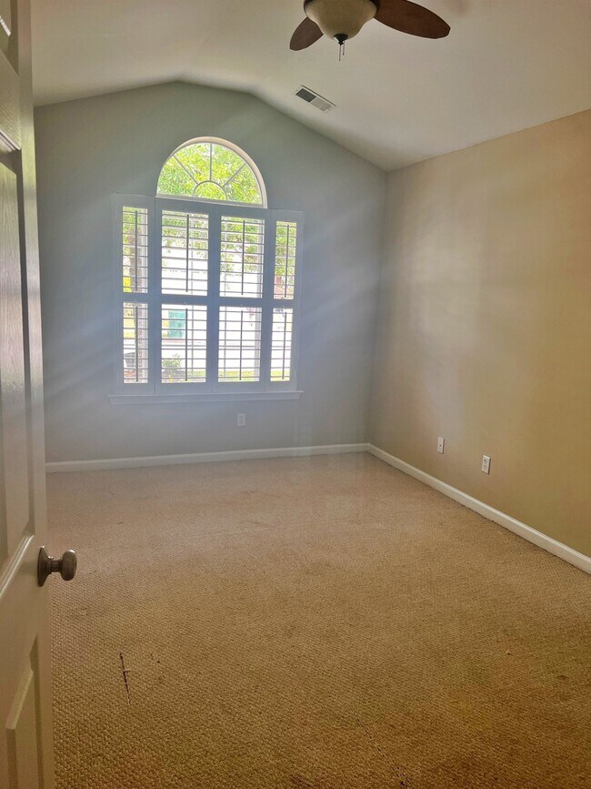 Foto del edificio - 145 Pickett Creek Ln
