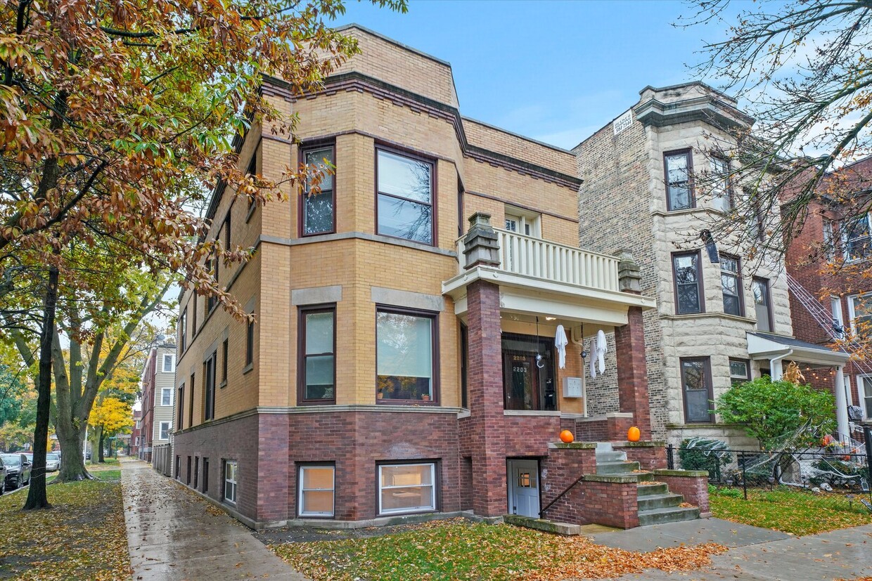 Primary Photo - 2203 W Giddings St