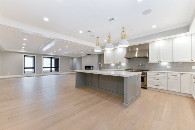 Building Photo - 377 West First St-