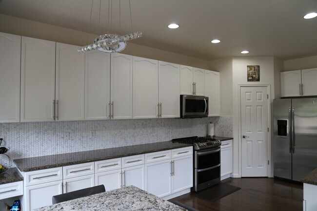 Kitchen - 4127 Frederick Cir