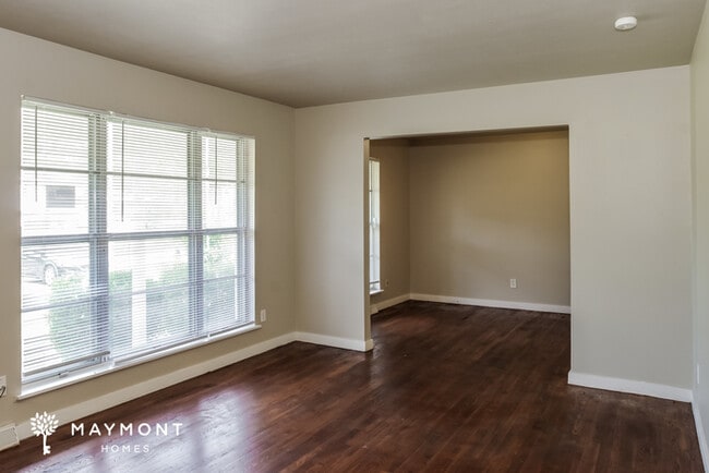Foto del edificio - 2421 Redmont Rd NW