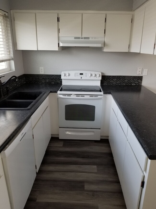 Kitchen - 1918 George Washington Way