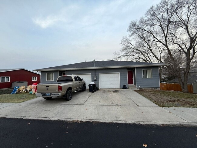 Building Photo - 180-190 NE 10th St