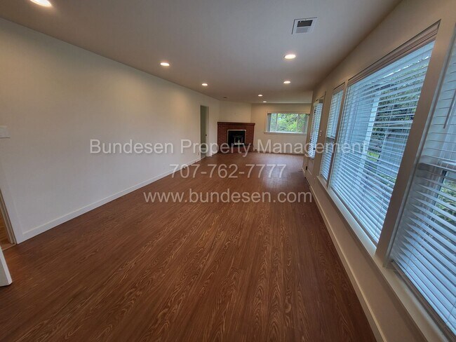Foto del edificio - 1348 Skillman Ln