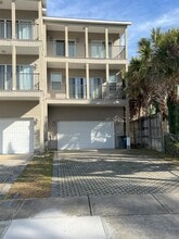 Building Photo - 1147 N Bayshore Dr