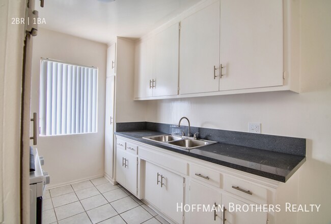 Foto del edificio - 8330 Willis Ave