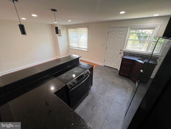 Foto del edificio - 1583 Doxbury Rd