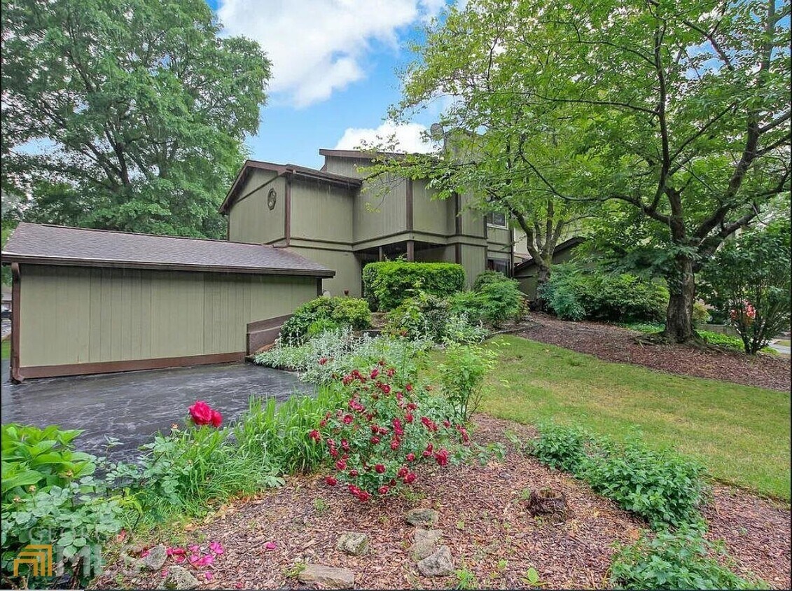 Foto principal - 2750 Meadow Mere E