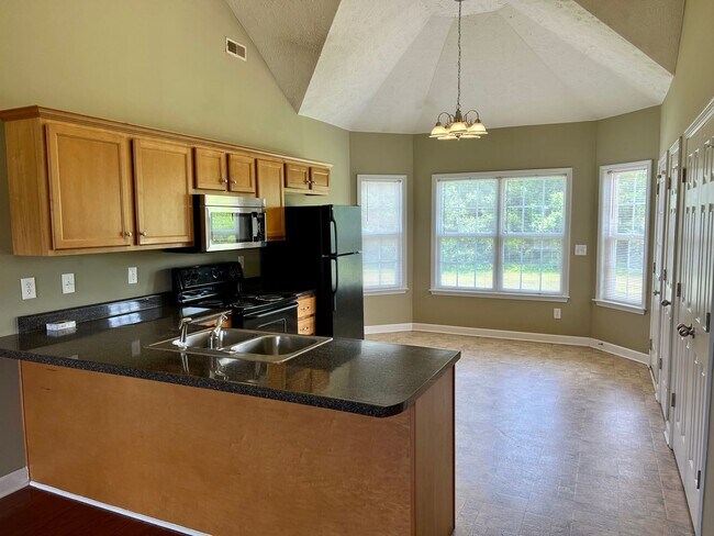 Foto del edificio - *1/2 Off First Months Rent!* 3 Bedroom 2 B...