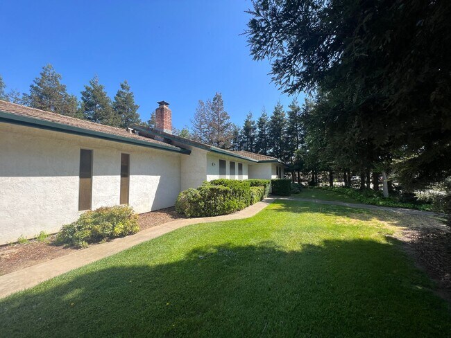 Building Photo - Single Story 3 Bedroom Home With Pool on C...