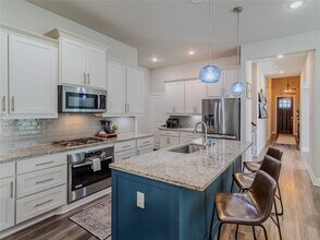 Building Photo - 10923 Texas Rose Dr
