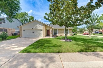 Building Photo - 3702 Royal Manor Dr