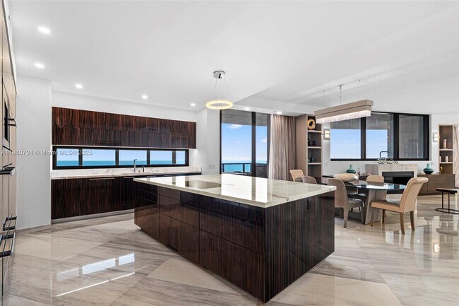 Foto del edificio - 18555 Collins Ave